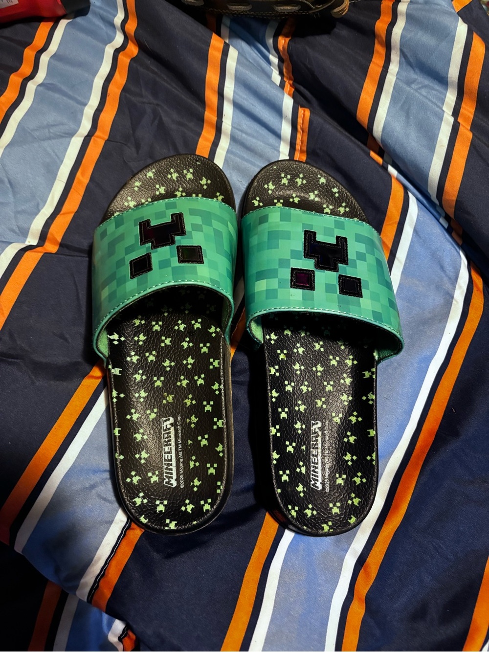 Minecraft Kids' Green Creeper Slide Sandals